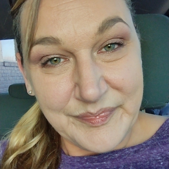 Meet your Posher, Shannon - Picture 2 of 6